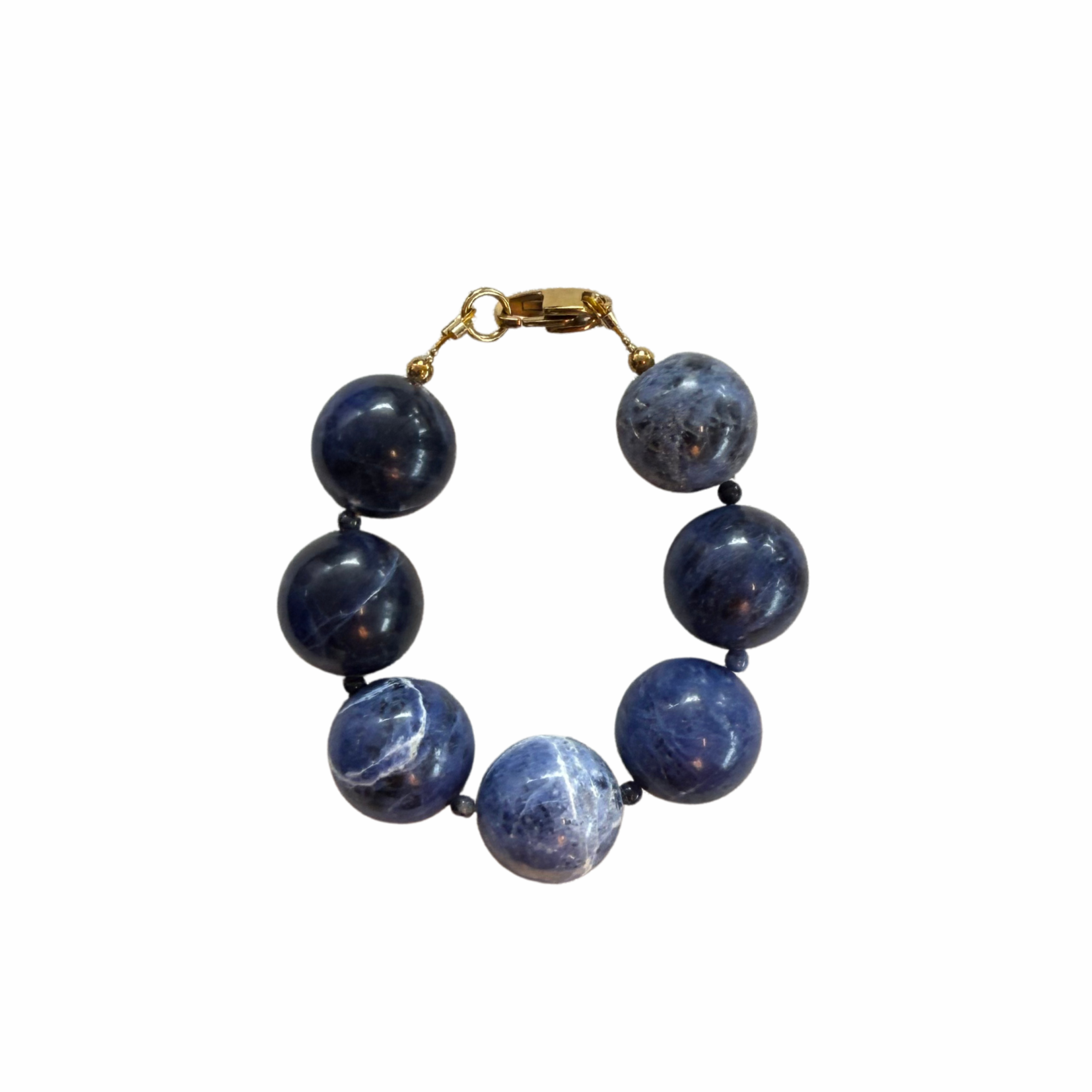 Pulsera ROKA de sodalita natural en formato grande de 20 cm con broche dorado de acero inoxidable.